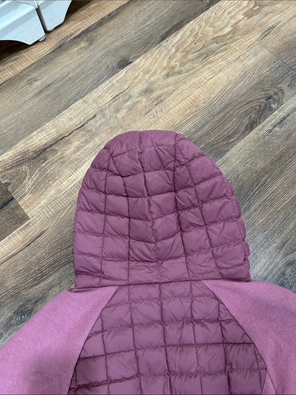 The North Face Womens Endeavor Thermoball Quilted Jacket in Plum | Size Small - Picture 14 of 15